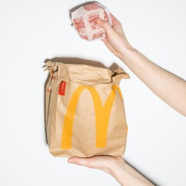 Perché il packaging alimentare personalizzato è il segreto del successo del tuo ristorante (McDonald’s insegna)